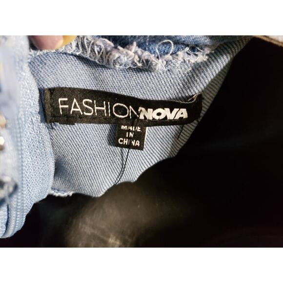 Fashion Nova Denim Jumpsuit Womens Medium Blue Plunging Neck Crisscross Front - Picture 2 of 16